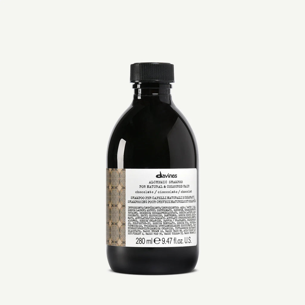 Alchemic Shampoo Chocolate i brun flaska med svart lock, en miljövänlig schampo som vårdar och förbättrar hårfärger på ett skonsamt sätt.
