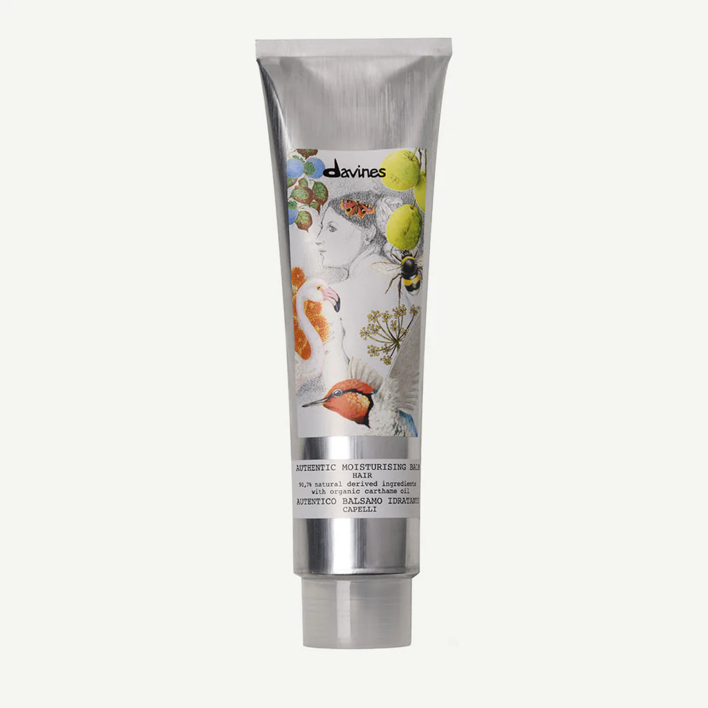 Authentic Moisturising Balm i en stilren tub med illustrationer av naturliga ingredienser, en fuktgivande balsam för vårdande och mjukt hår.