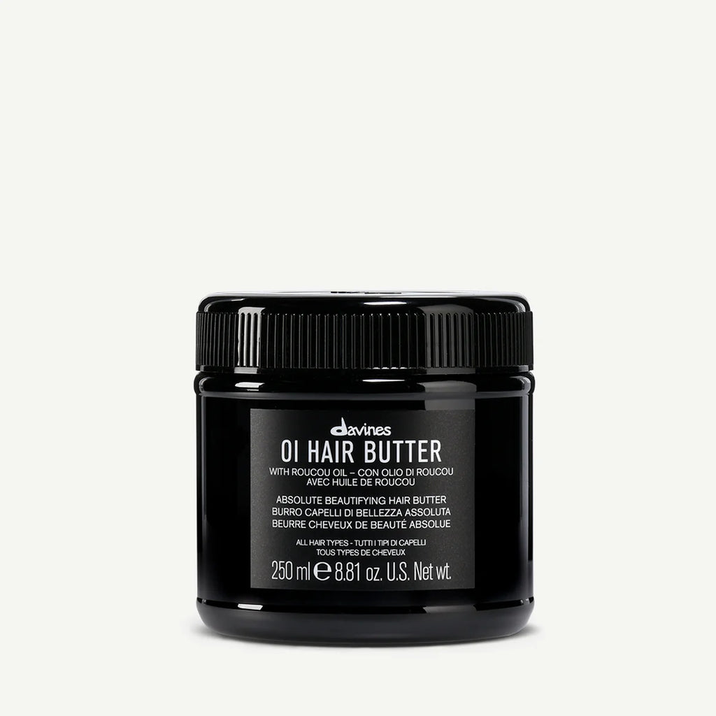 Svart burk med OI/Hair Butter hårprodukt från Davines, en närande hårinpackning som ger mjukhet och glans till alla hårtyper.