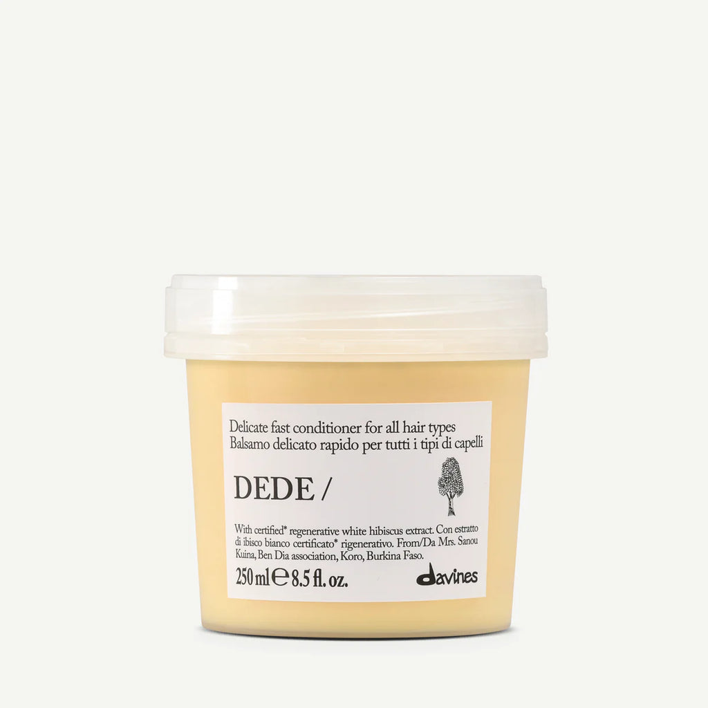 Dede Delicate Fast Conditioner i en burk med naturliga ingredienser som passar alla hårtyper och fungerar som en skonsam balsam och hårinpackning.