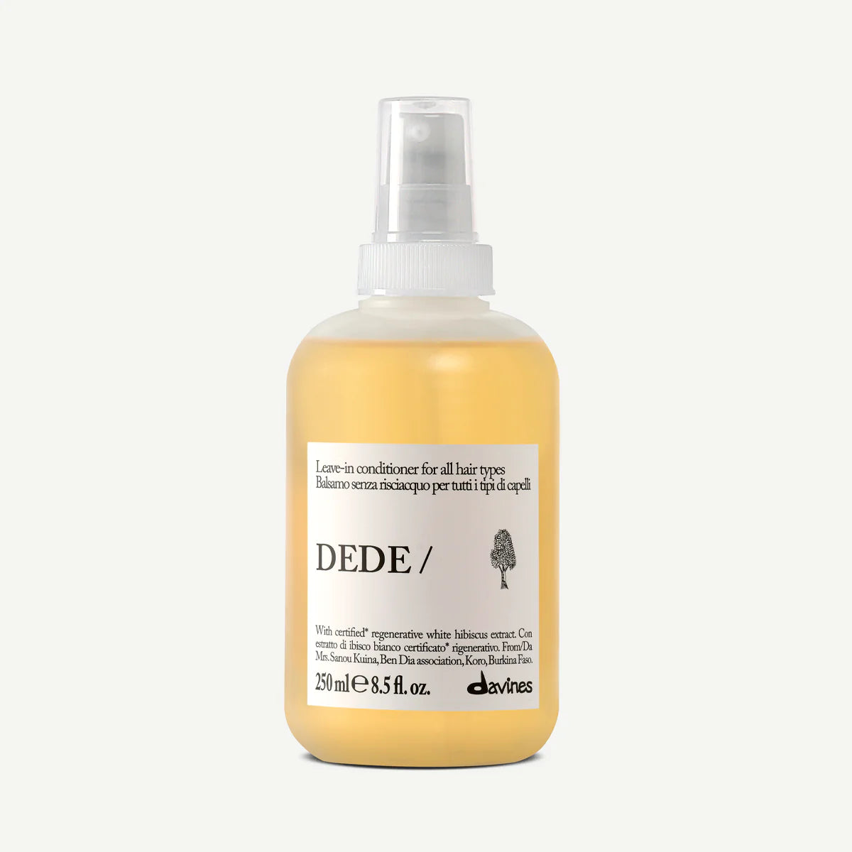 Flaska med Dede Leave in Conditioner, en leave-in balsam för alla hårtyper i en plastflaska med spraypump och vit etikett.