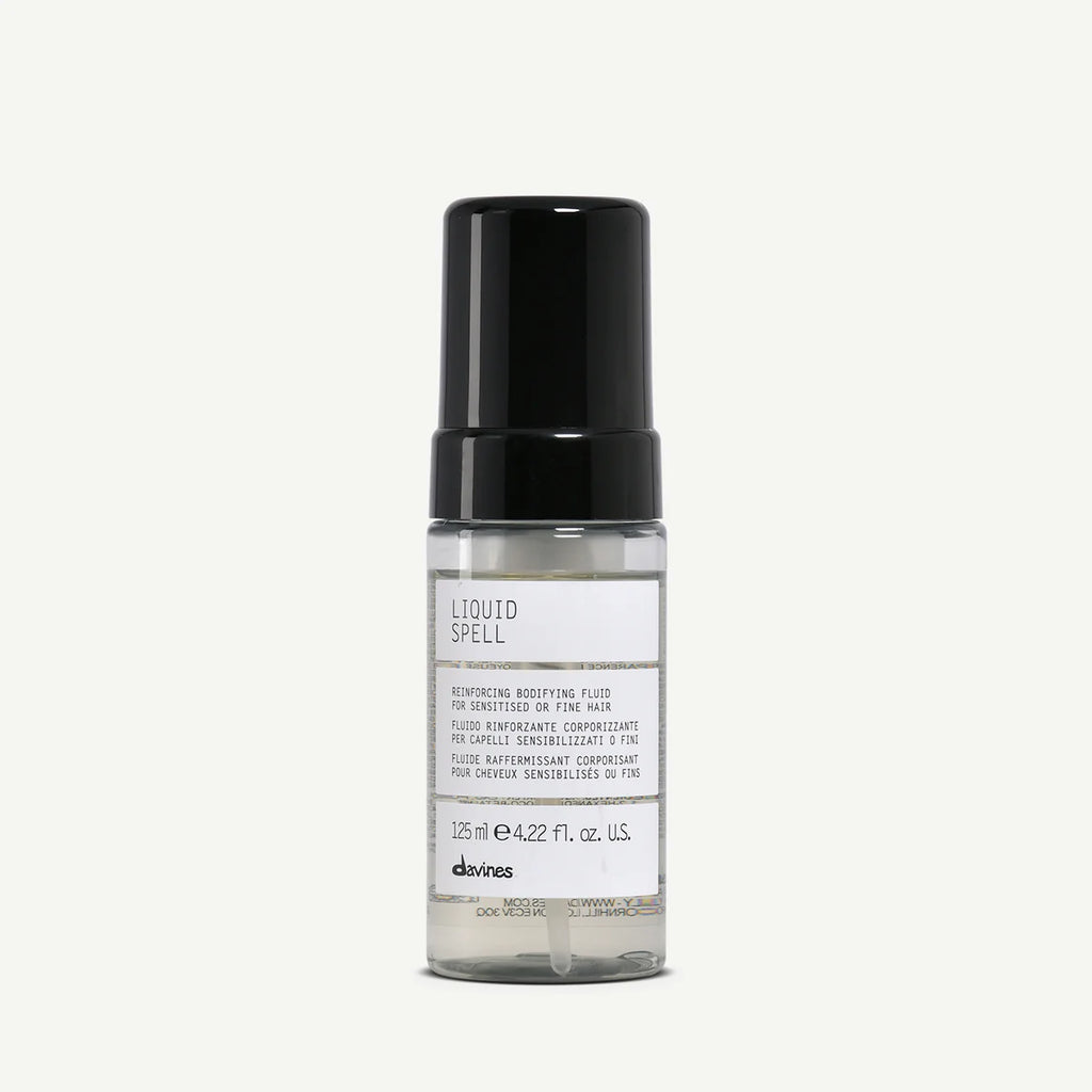 Liquid Spell volymgivande hårstyling i transparent flaska med svart pump, perfekt för känsligt eller tunt hår.