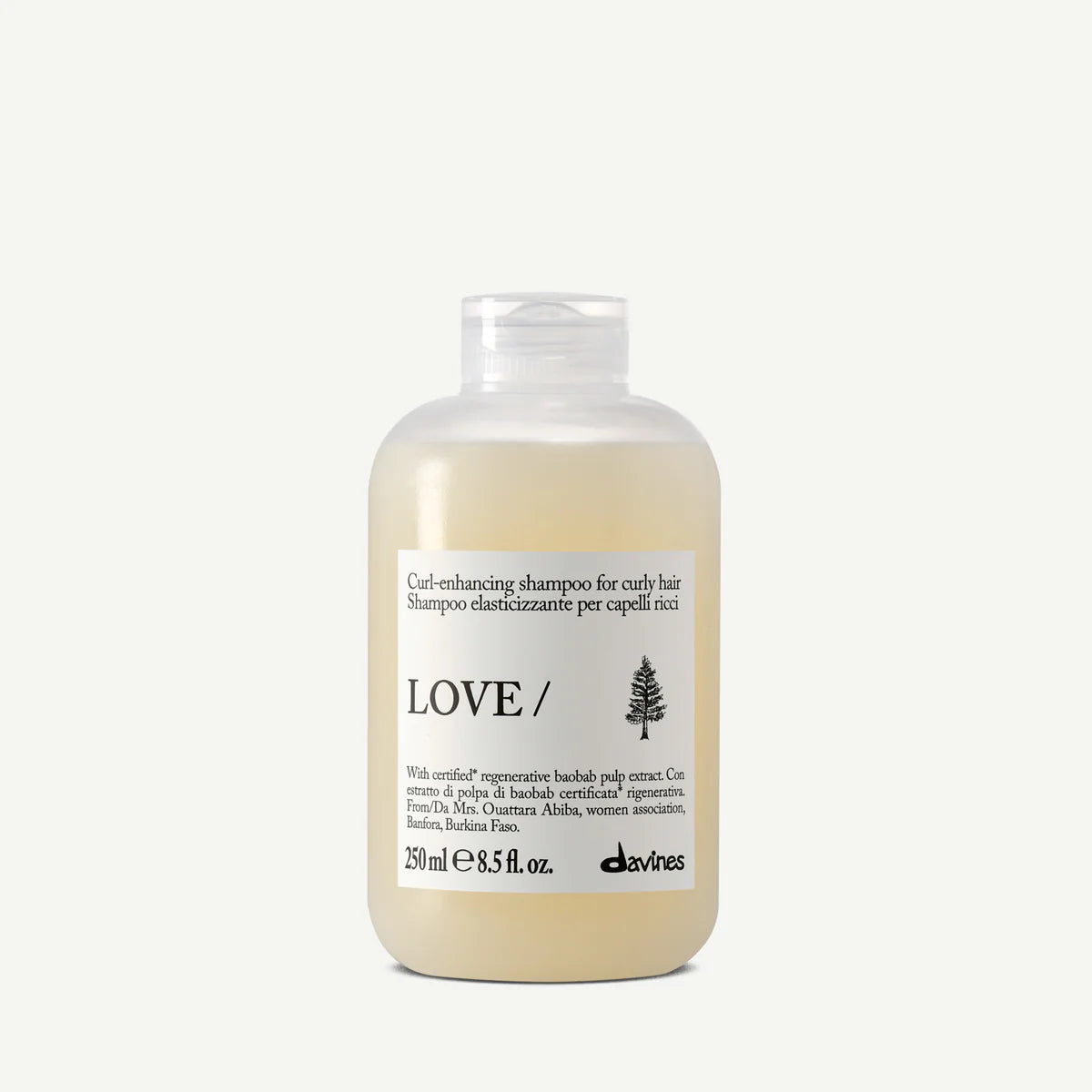 Flaska med Love Curl Enhancing Shampoo för lockigt hår, en mild och miljövänlig schampo som definierar och vårdar lockarna.