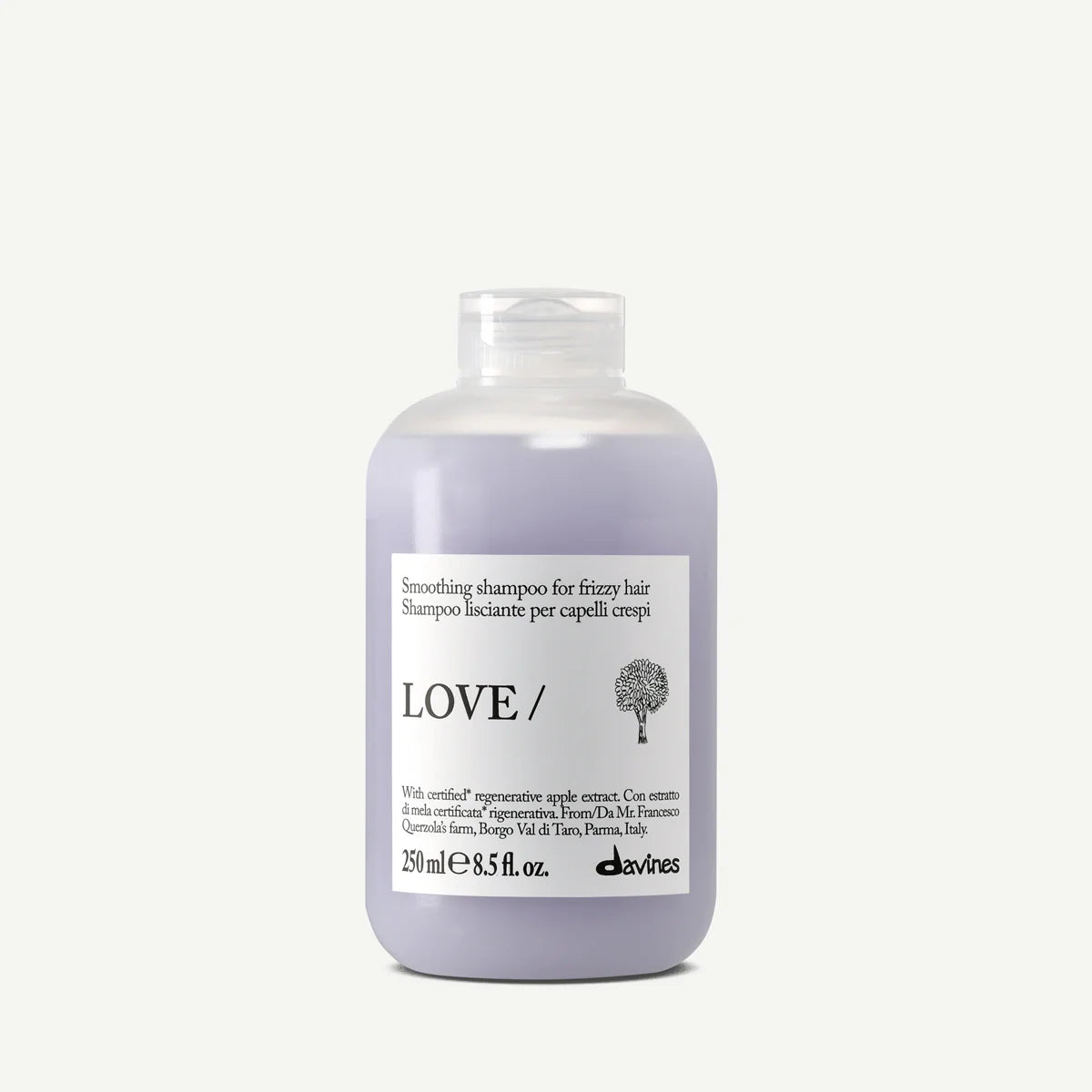Love Smoothing Shampoo i en stilren flaska med lila innehåll, en miljövänlig hårvårdsprodukt som hjälper till att mjuka upp frissigt hår.