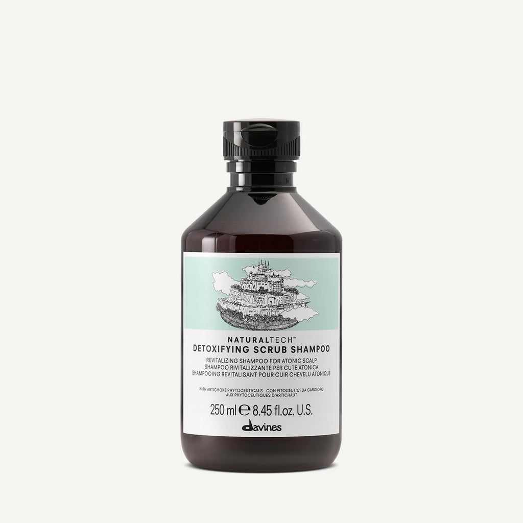 Flaska med Naturaltech Detoxifying Scrub Shampoo i 250 ml, en miljövänlig hårprodukt för att rengöra och revitalisera hårbotten.