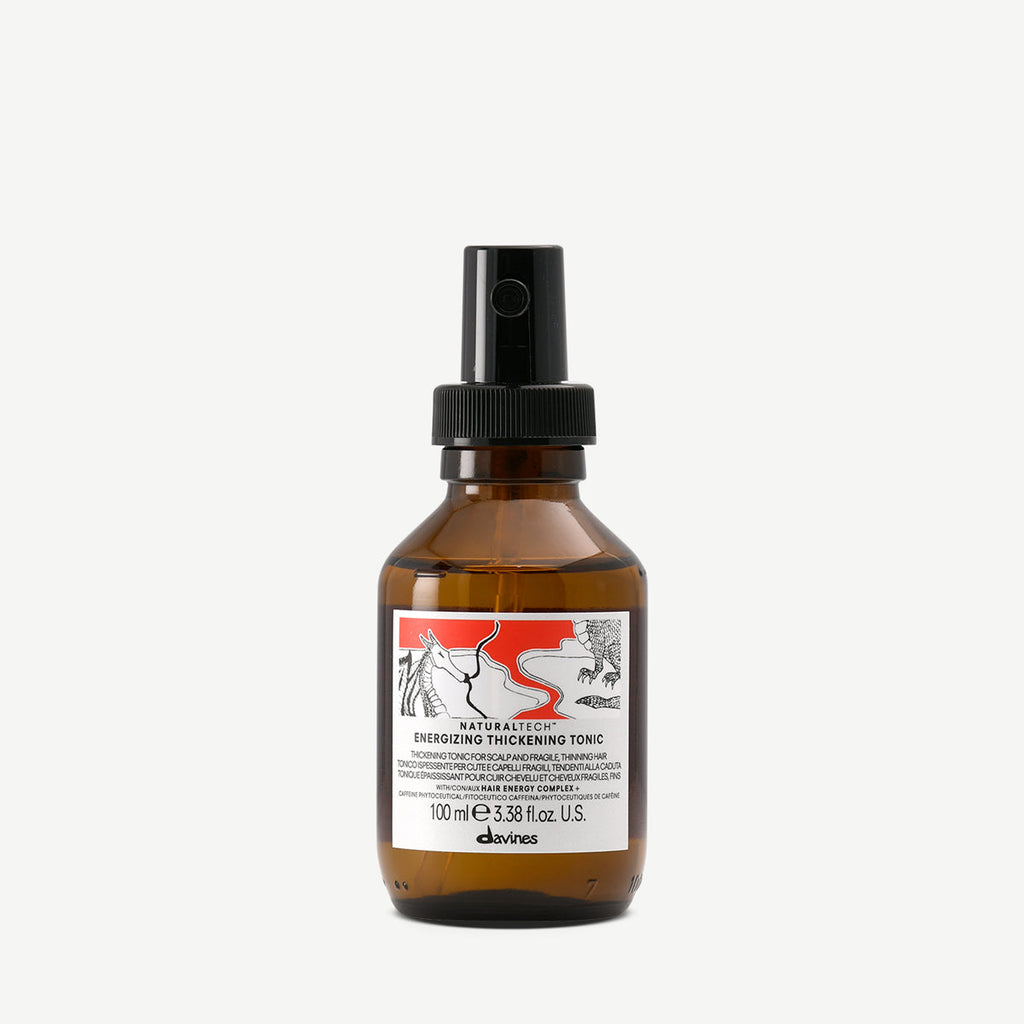 Naturaltech Energizing Thickening Tonic i brun flaska med svart spraypump, en stylingprodukt för att ge tjockare och fylligare hår.