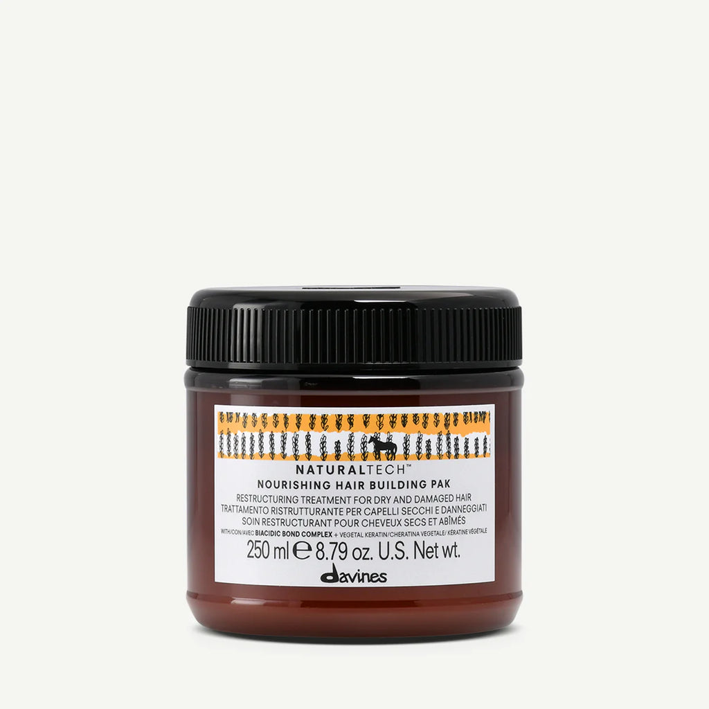 Burk med Naturaltech Nourishing Hair Building Pak, en hårinpackning som skyddar och vårdar torrt och skadat hår, från Davines.