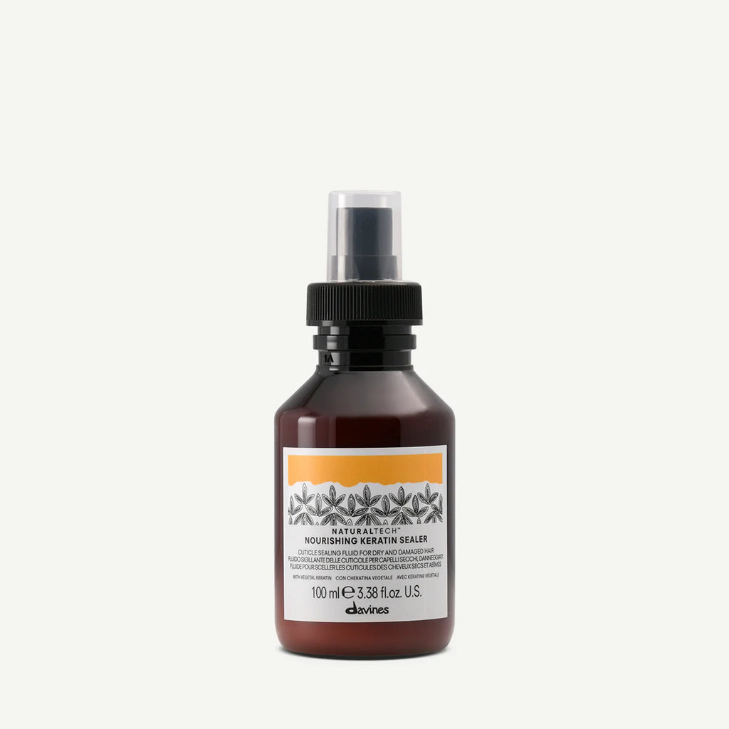 Flaska med Naturaltech Nourishing Keratin Sealer, en vårdande hårprodukt i sprayform för att stärka och skydda håret med keratin.