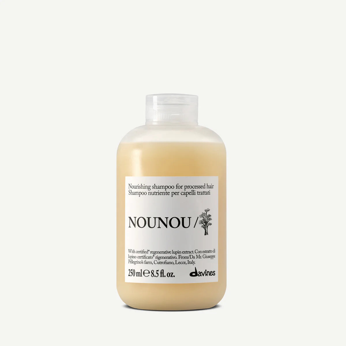 Flaska med Nounou Nourishing Shampoo för vårdande schampo, designad för skadat och behandlat hår, med mild formel och återfuktande egenskaper.