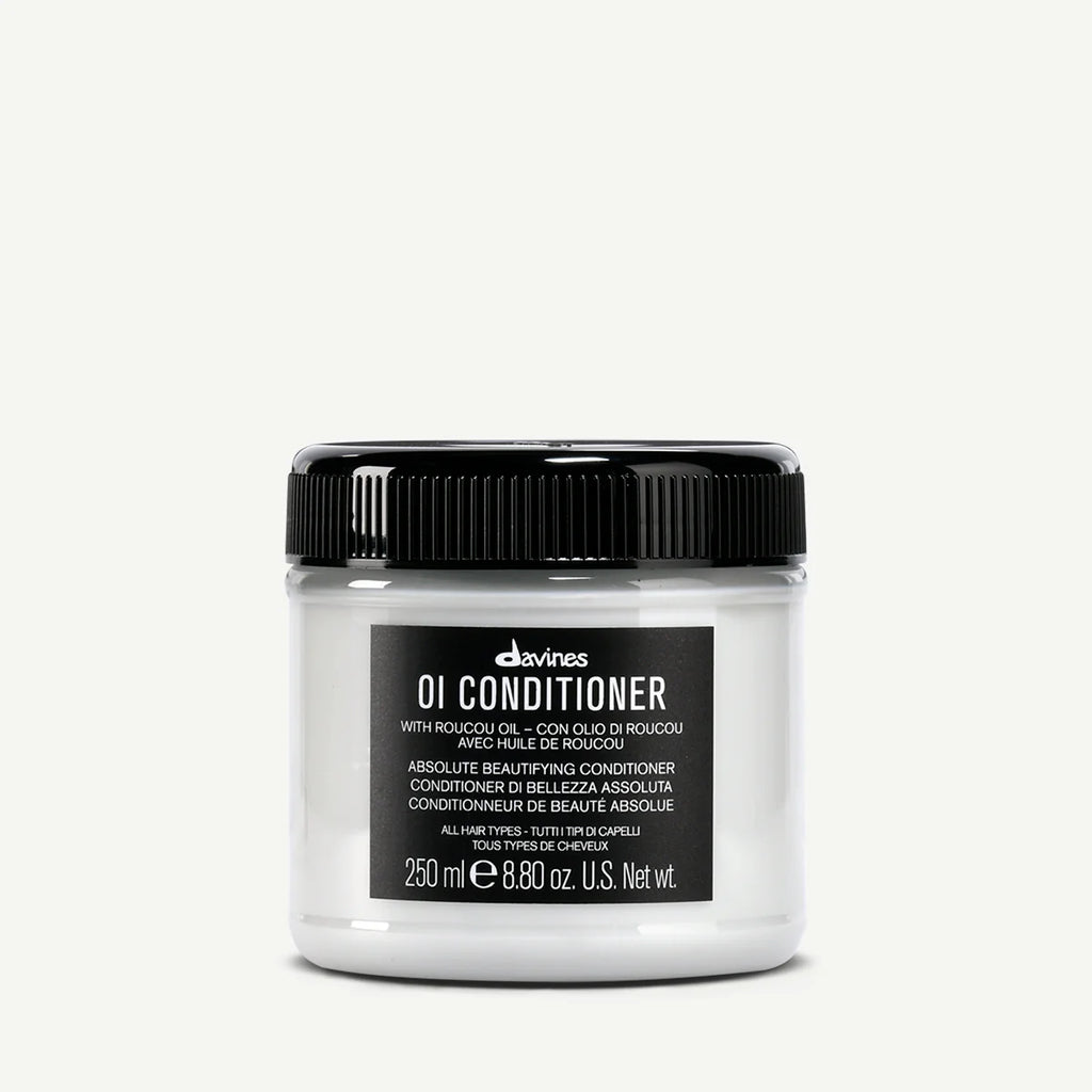 Burk med OI/Conditioner balsam från Davines innehållande roucou-olja, 250 ml, för vård och återfuktning av alla hårtyper.