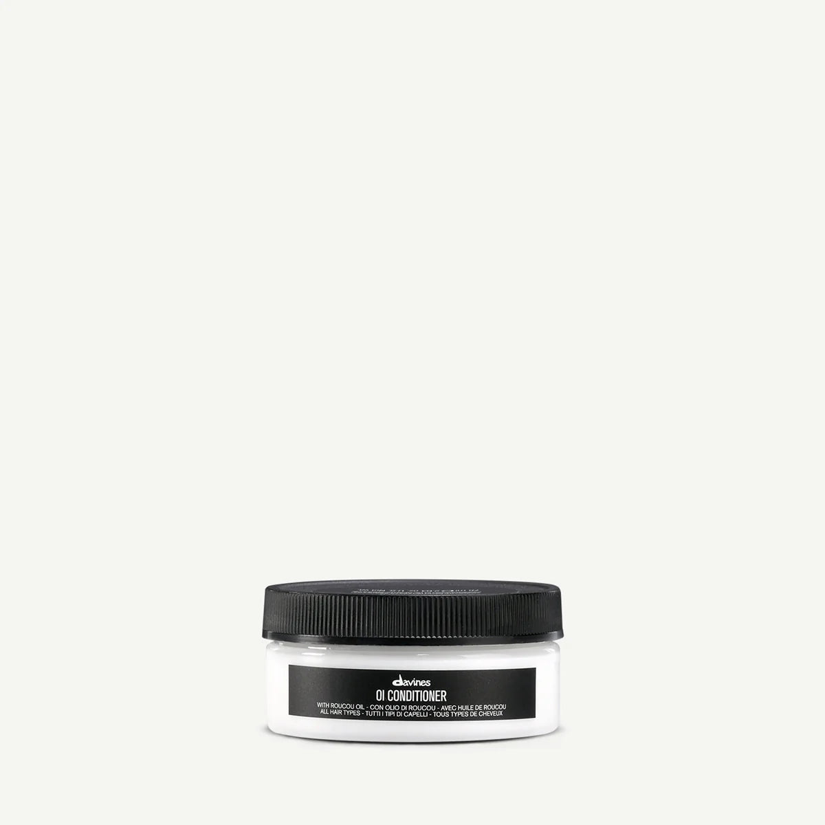 Davines OI/Conditioner i en vit burk med svart lock, en fuktgivande balsam för mjukt och glansigt hår med fokus på miljövänliga hårvårdsprodukter.