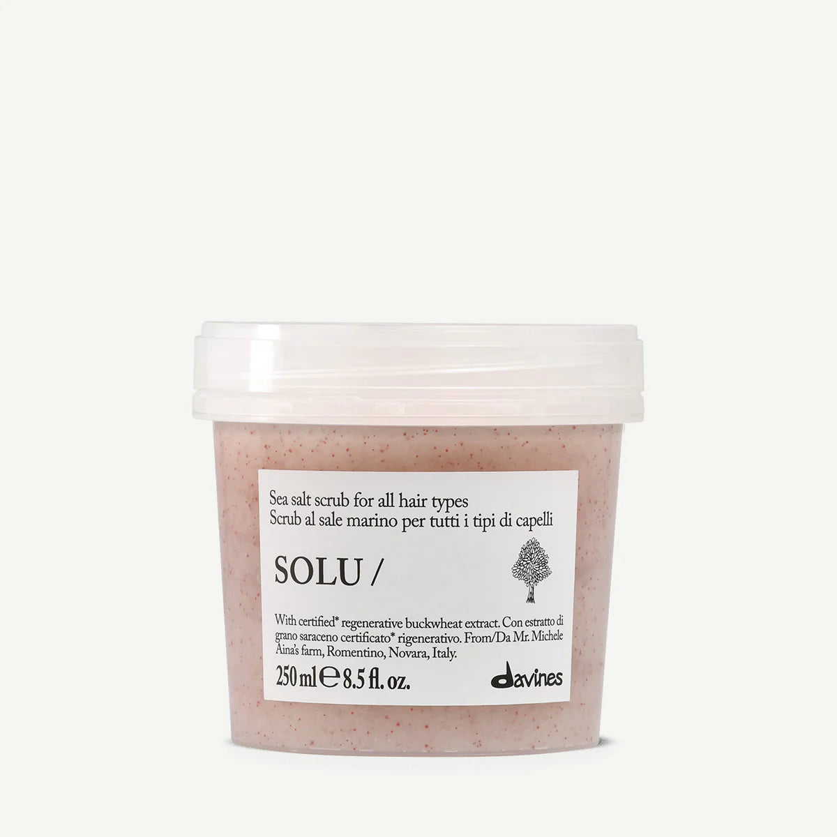 Plastburk med 250 ml Solu Sea Salt Scrub, en miljövänlig kroppsskrubb från Davines med havssalt och regenererande boveteextrakt.