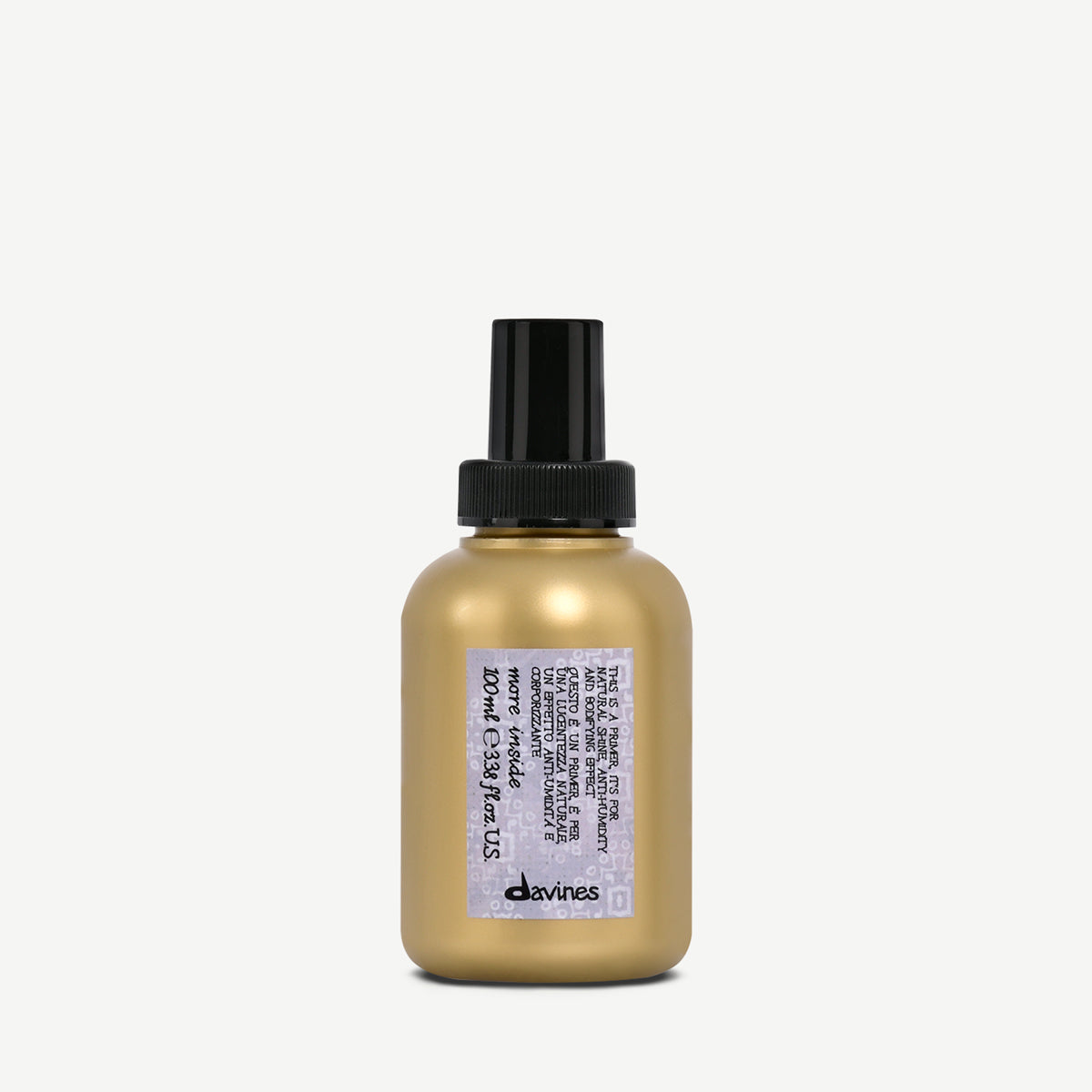 Flaska med This is a Blow Dry Primer från Davines i guldig förpackning med svart pump, en miljövänlig stylingprodukt för hårvård och värmeskydd.