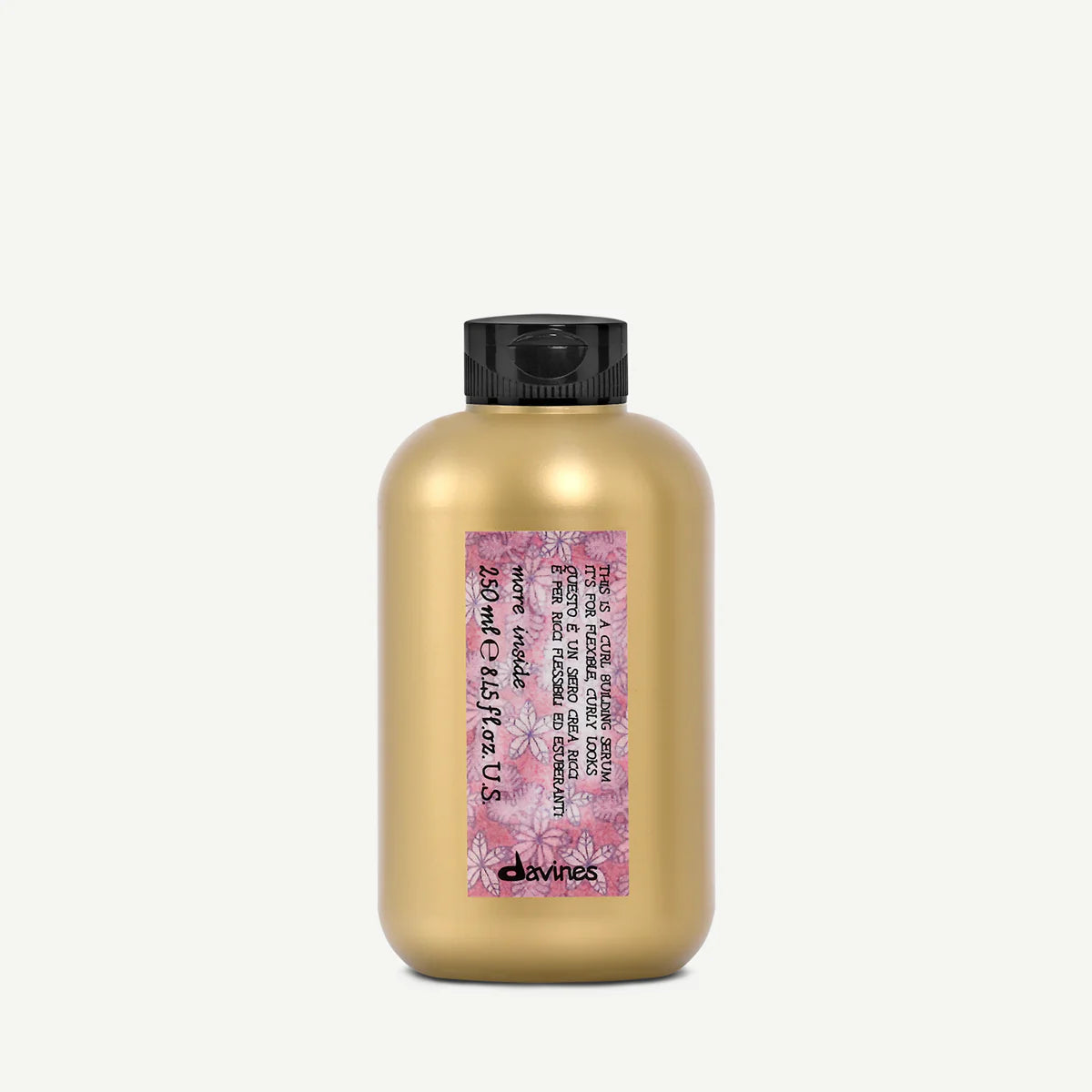 Flaska med This is a Curl Building Serum från Davines, en stylingprodukt som hjälper till att definiera och stärka lockigt hår med miljövänligt innehåll.