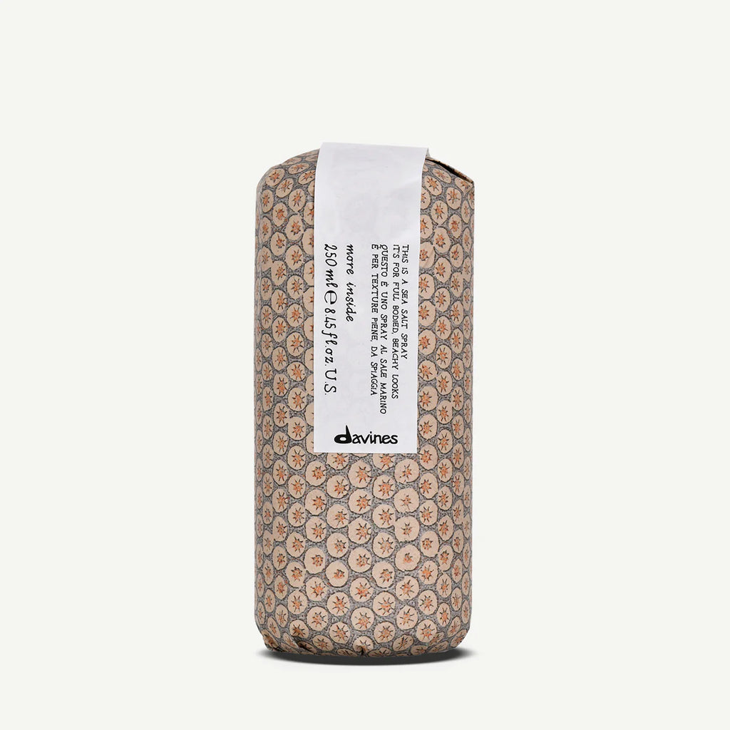 This is a Sea Salt Spray i miljövänlig förpackning från Davines, perfekt för naturlig styling och textur med ett lätt saltat finish.