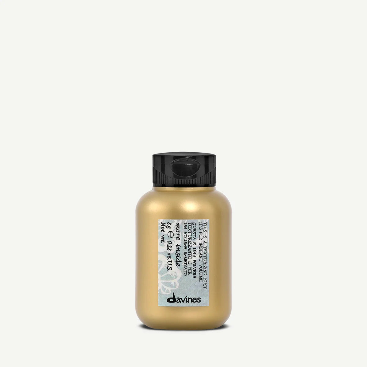 This is a Texturizing Dust i en kompakt guldfärgad förpackning med svart lock, en stylingprodukt för hår med textur och volym från Davines.