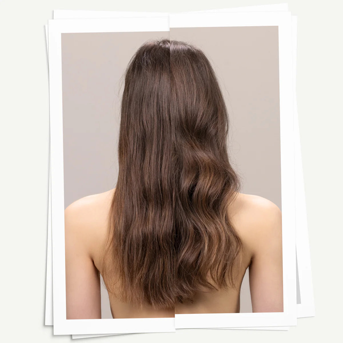 Bild på en persons hår sett bakifrån med en uppdelning där vänstra sidan är platt och högra sidan har markerad volym och vågor, illustrerar effekten av This is a Volume Boosting Mousse för styling och volym.