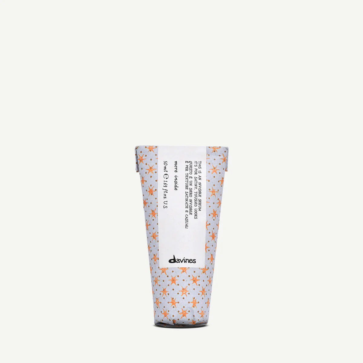 This is an Invisible Serum från Davines i en 50 ml förpackning, omgiven av en dekorativ design med små orange stjärnmönster på ljus bakgrund.