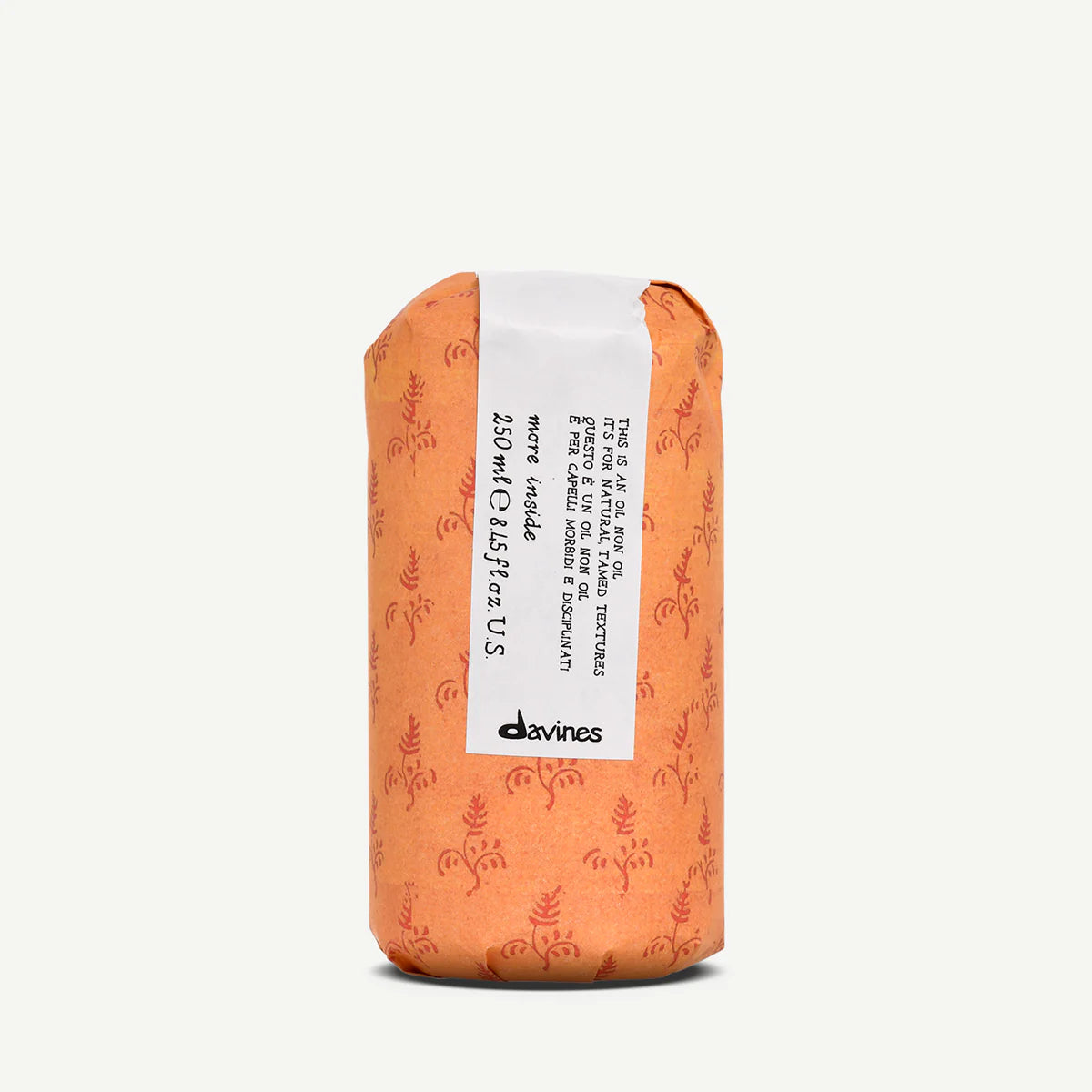 This is an Oil non Oil inslaget i orange och vit förpackning med Davines logotyp, en miljövänlig hårvårdsprodukt för vård och styling av håret.