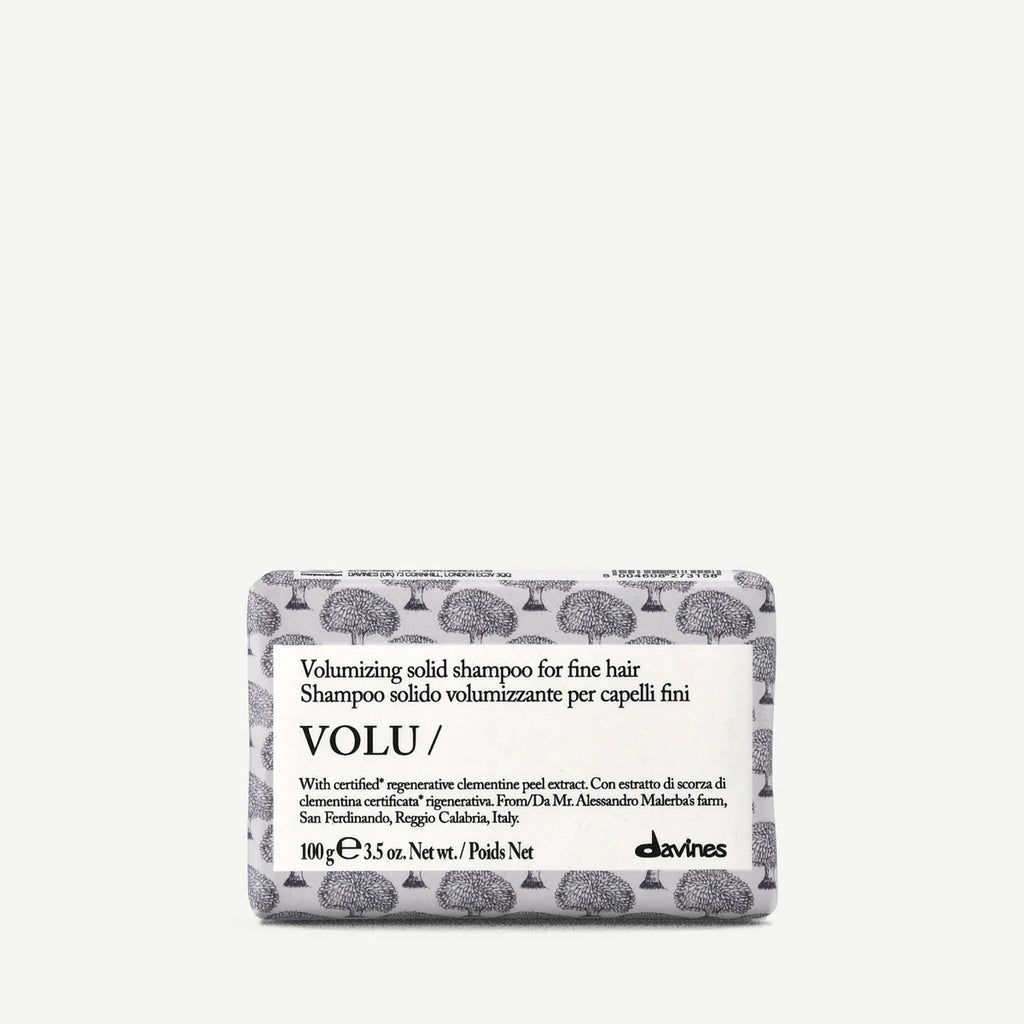 Volu Volumizing Solid Shampoo Bar för fint hår, en miljövänlig schampobalk från Davines med extrakt från clementin för volym och vård.